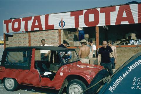 mehari_raid_paris_persepolis_paris_1971.jpg